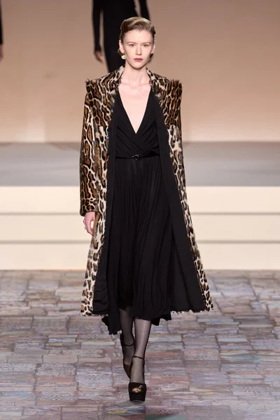 Look 15